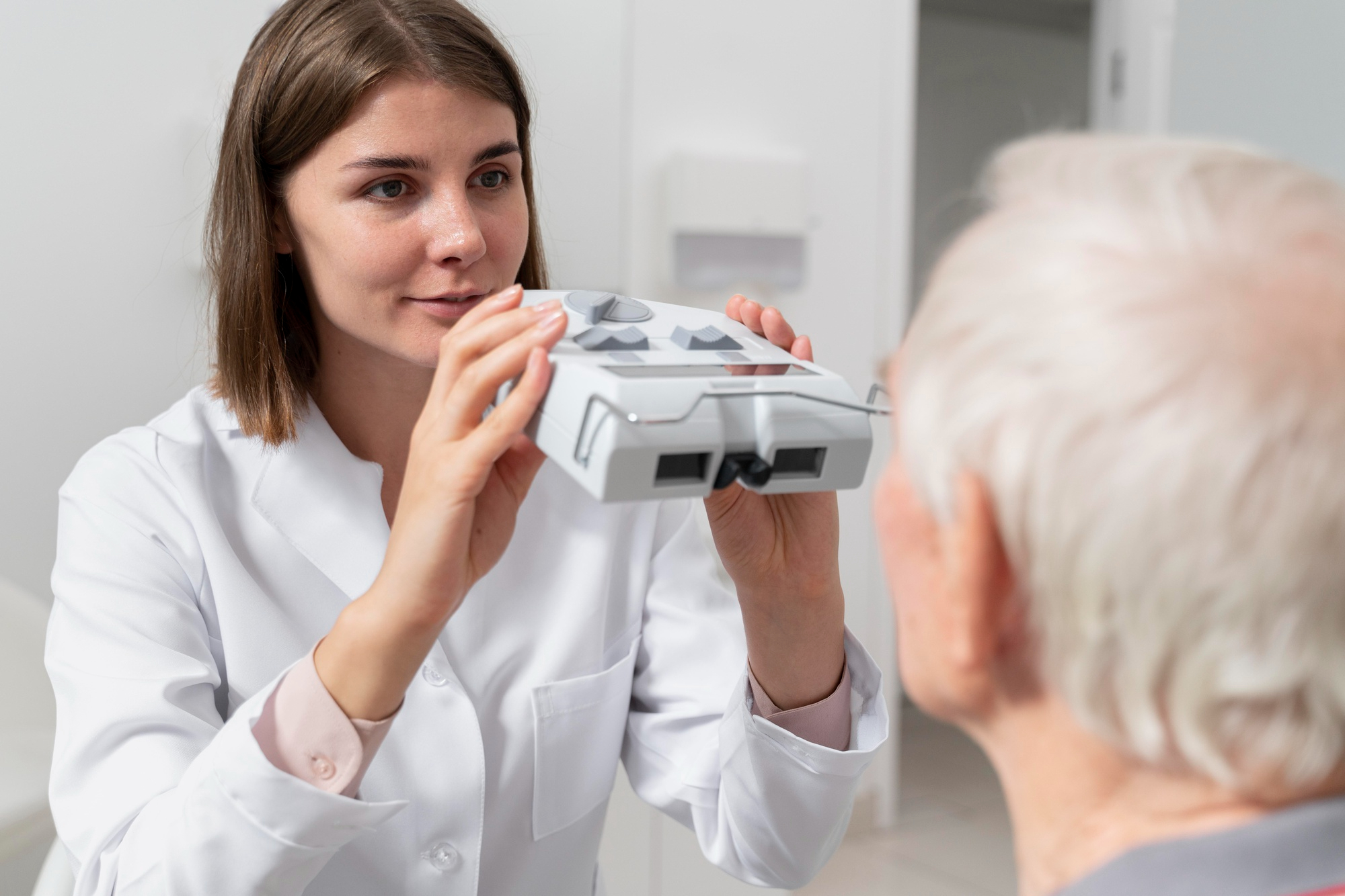 Doctor & Patient – Cataract Consultation